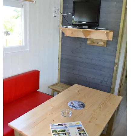 Au D'hautibus 营地 *