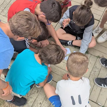 Au D'hautibus 营地 *