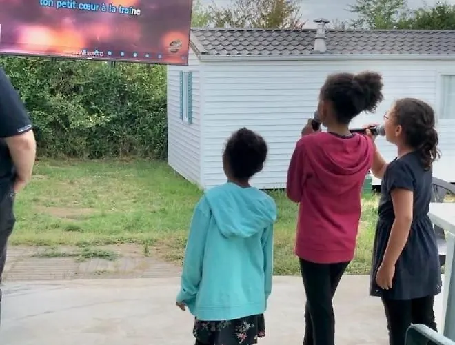 Au D'hautibus Κάμπινγκ *