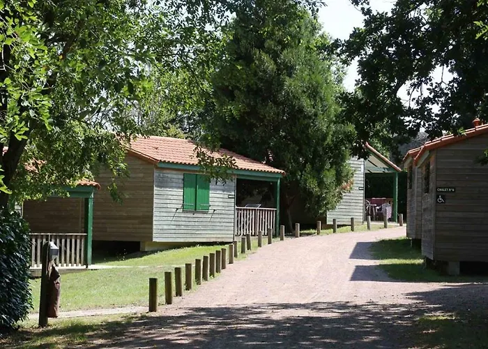 Au D'hautibus Κάμπινγκ *