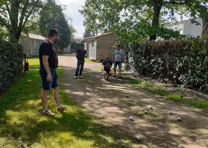 Κάμπινγκ Au D'hautibus *