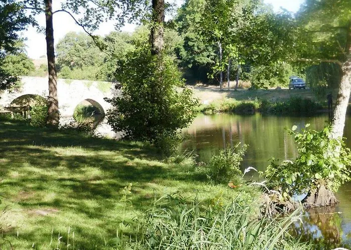 Au D'hautibus Κάμπινγκ *